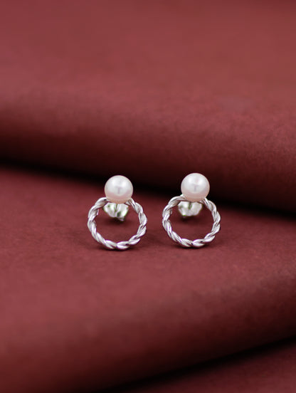 Sterling silver round stud earrings with natural pearl.