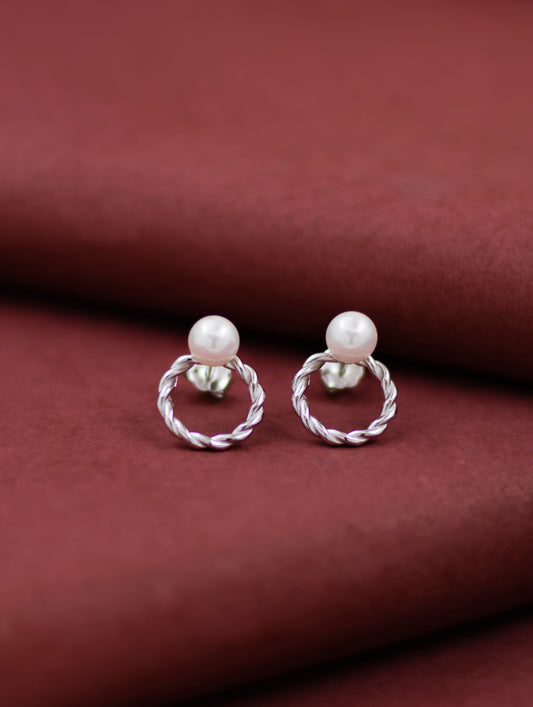 Sterling silver round stud earrings with natural pearl.