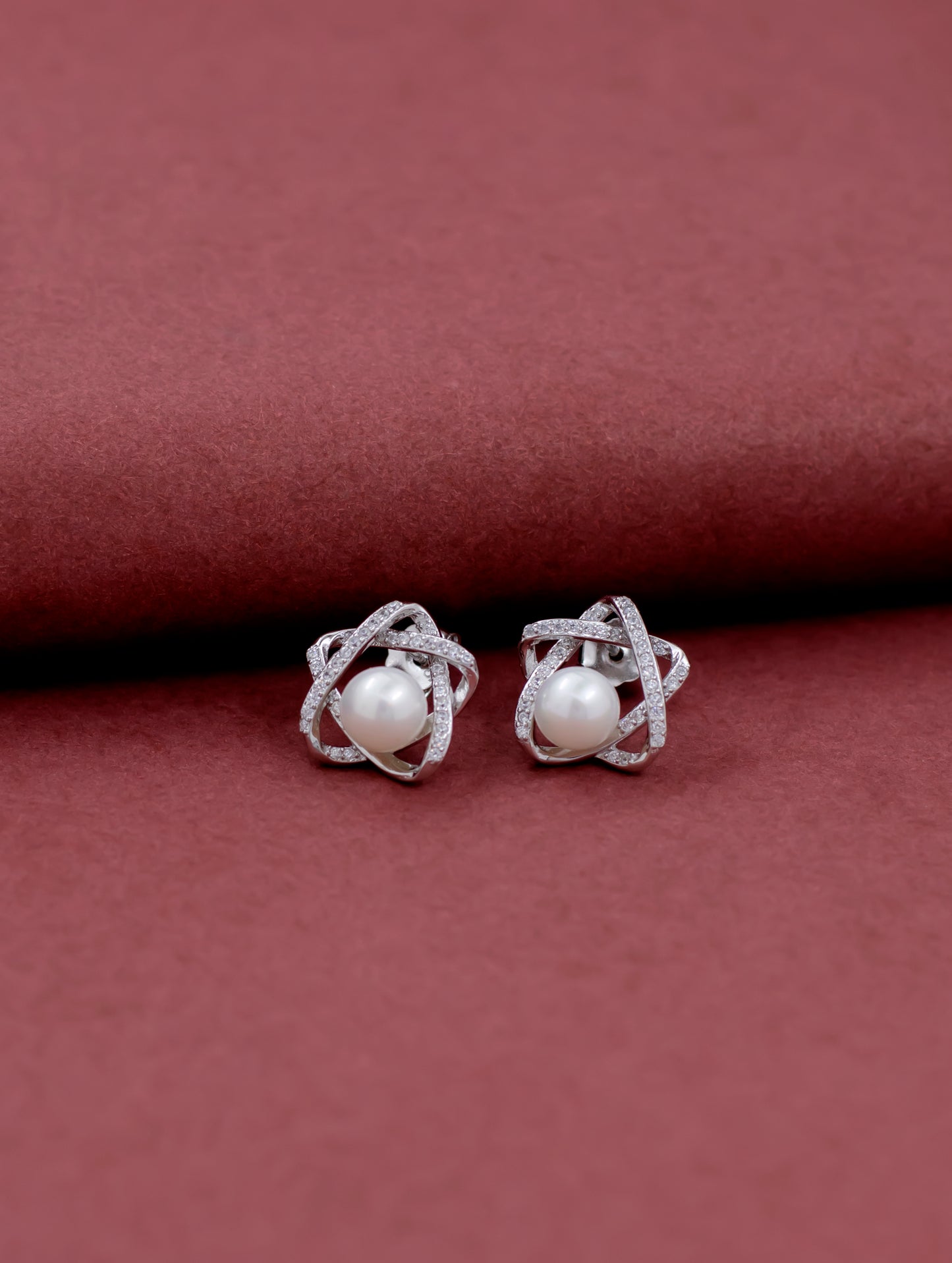 Sterling silver star stud earrings with pearl and white Swarovski zircon.