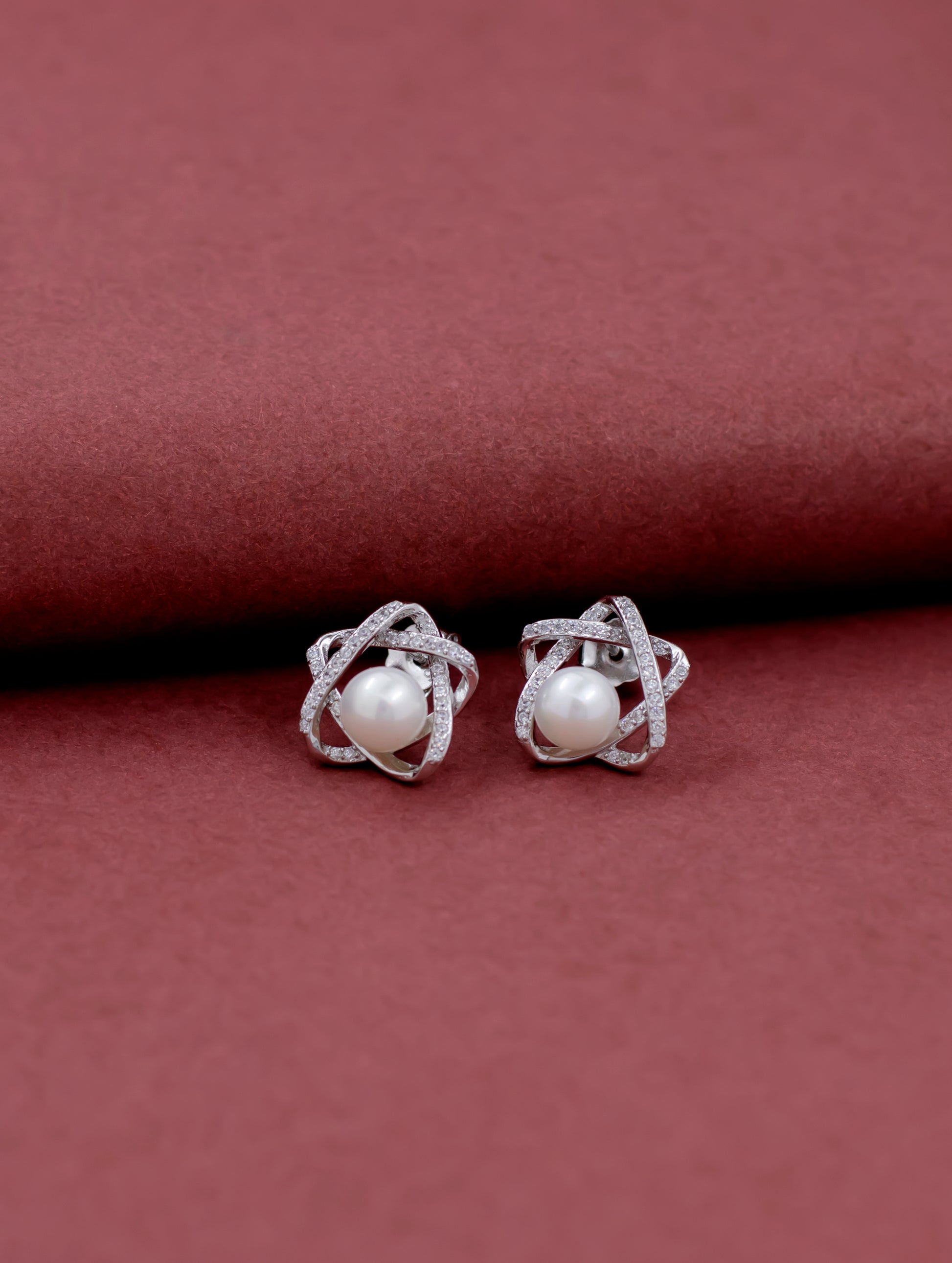 Sterling silver star stud earrings with pearl and white Swarovski zircon.