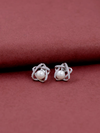 Sterling silver star stud earrings with pearl and white Swarovski zircon.