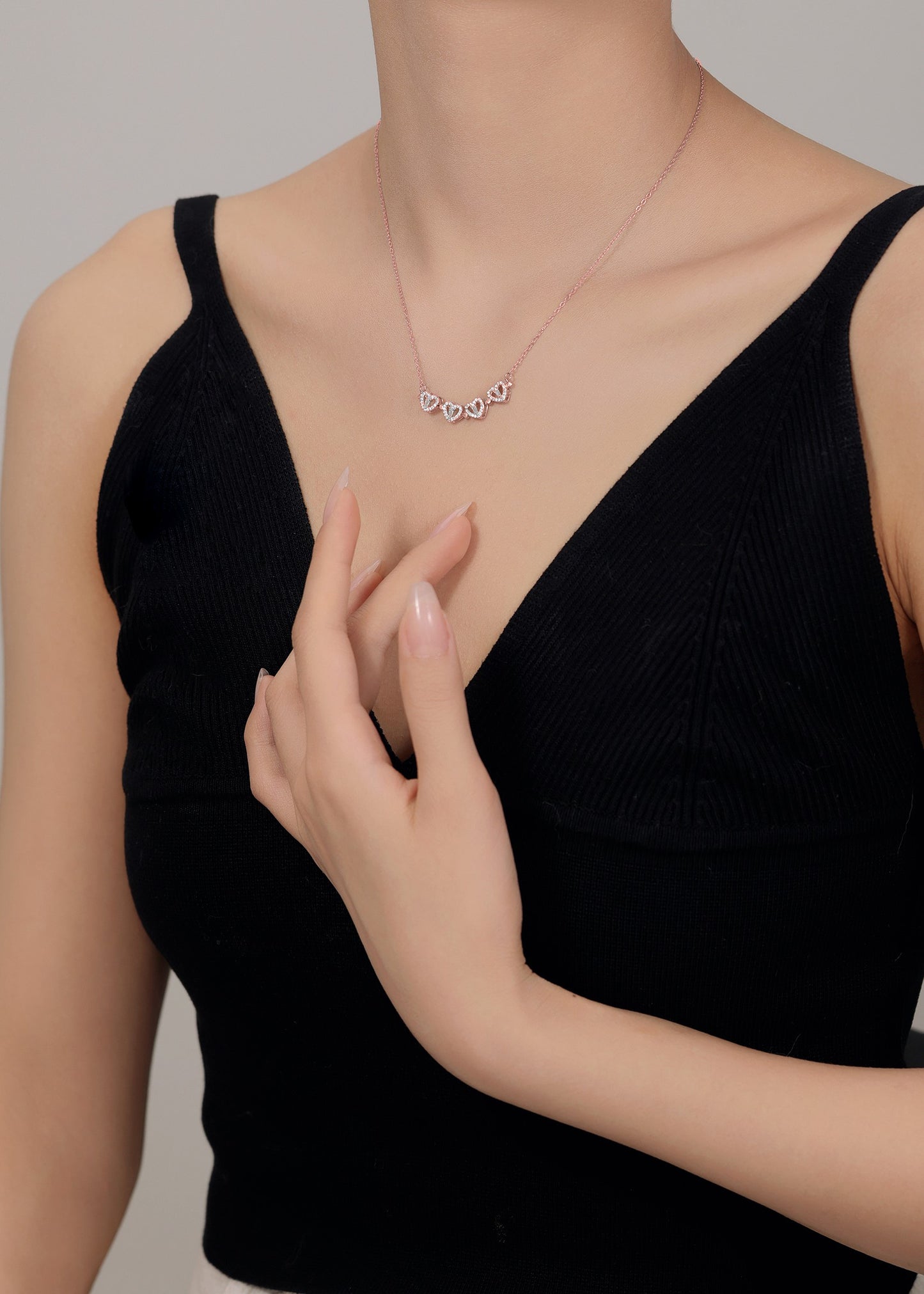 Versatile two-way wear silver chain for women.