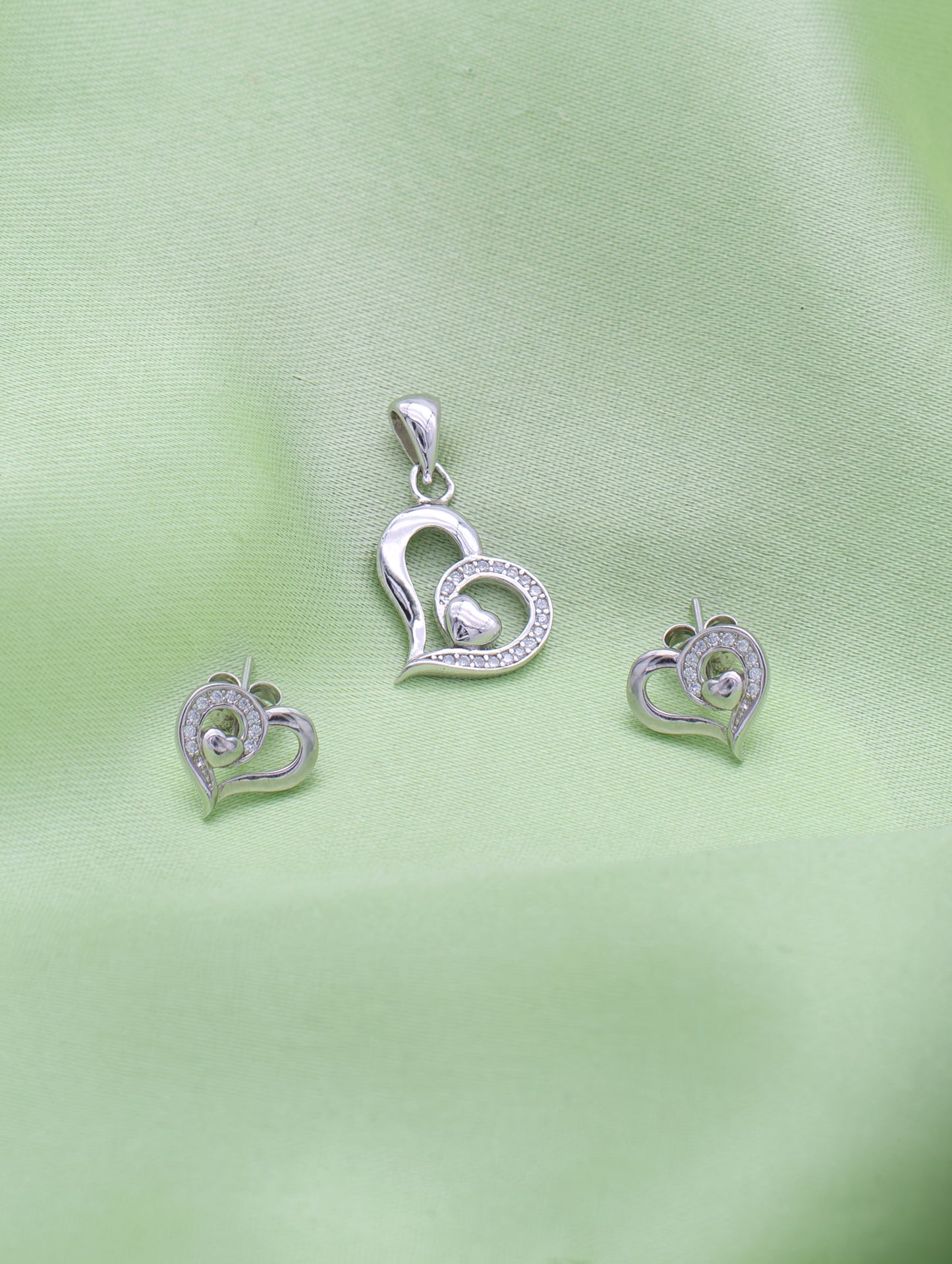 “Elegant silver heart necklace and earring jewelry set”