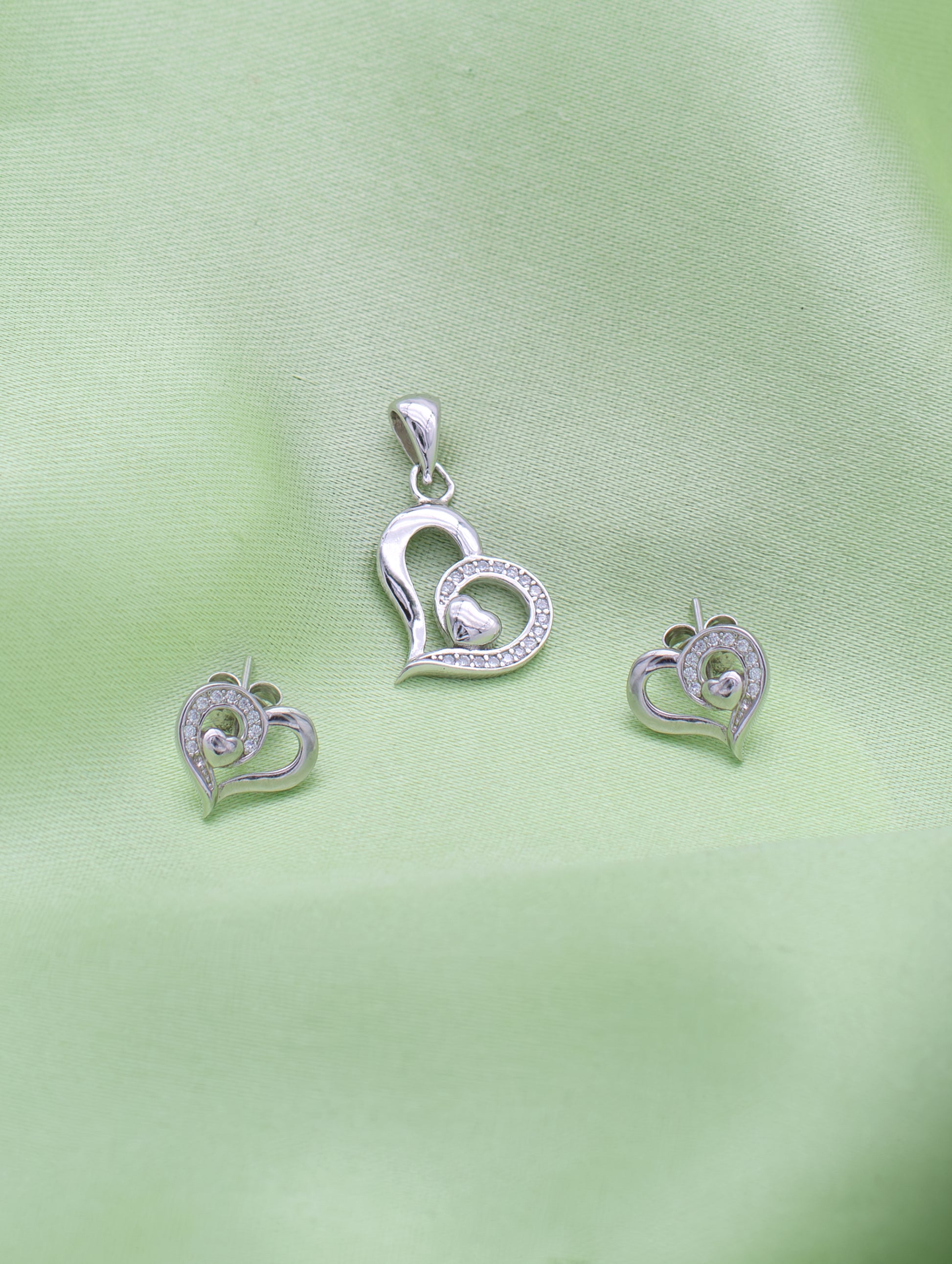 “Elegant silver heart necklace and earring jewelry set”