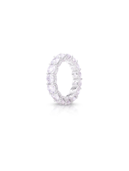 Round sterling silver ring adorned with a solitaire zircon for a refined look.