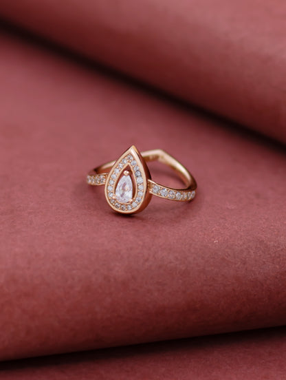 Rose gold drop-shaped ring with white Swarovski zircon solitaire — elegant and romantic design.
