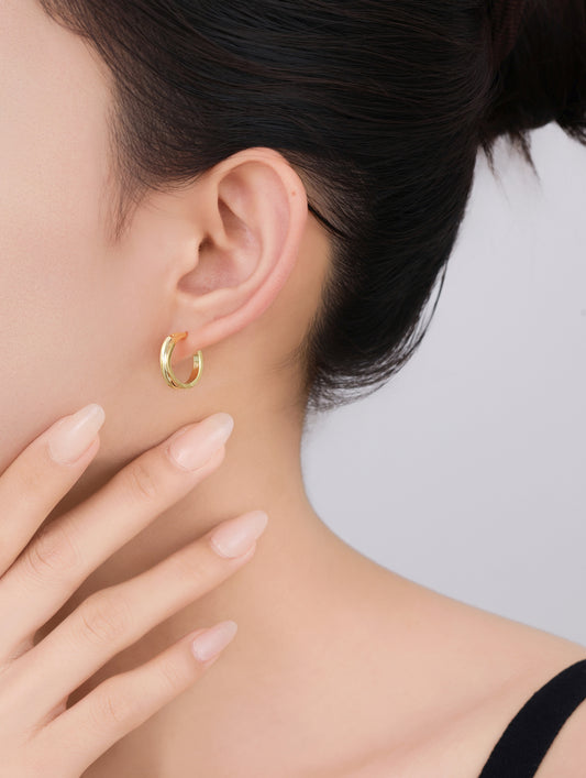 Elegant silver hoop earrings for everyday and festive wear.