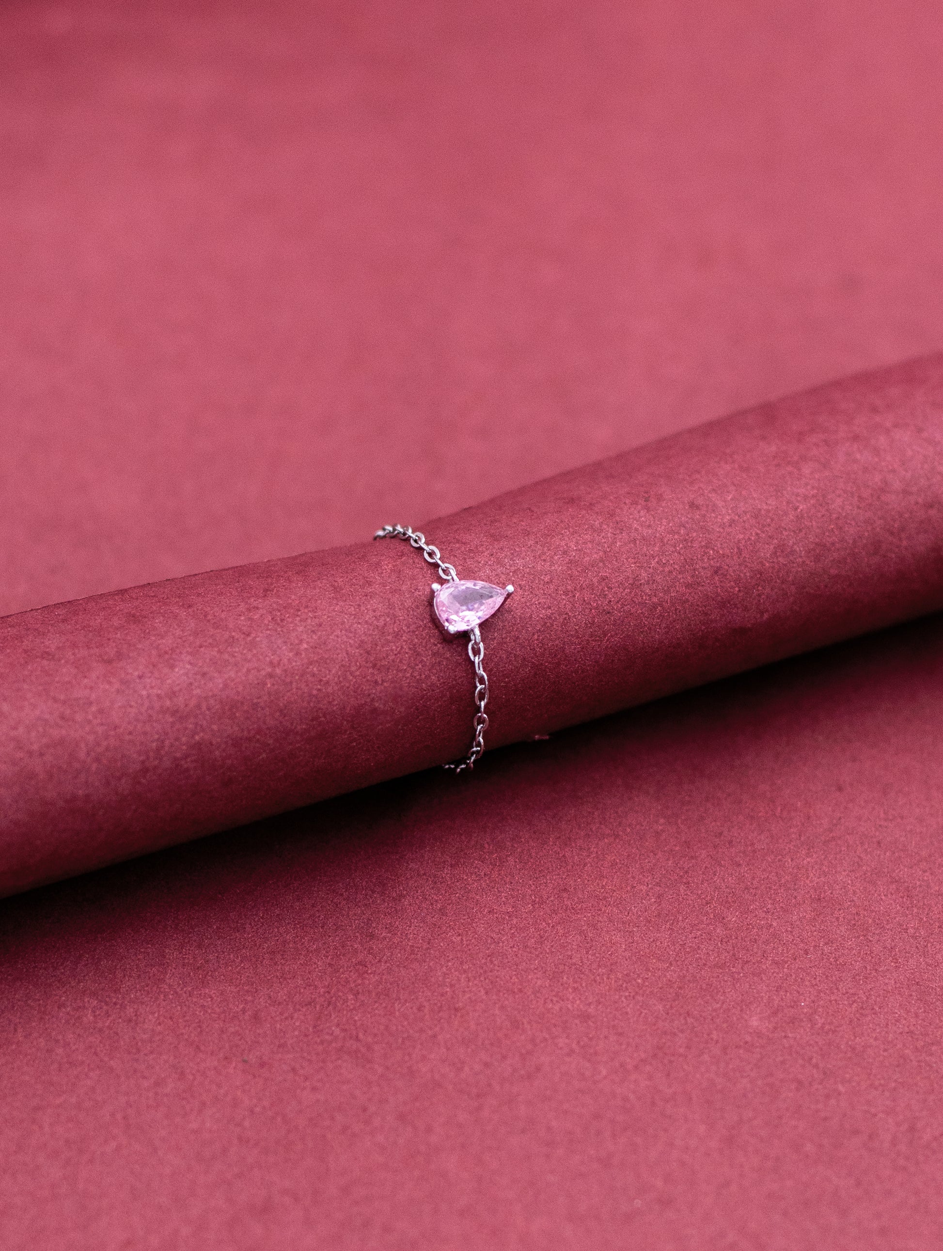 Sterling silver chain ring with drop-shaped purple stone — elegant and sophisticated design.