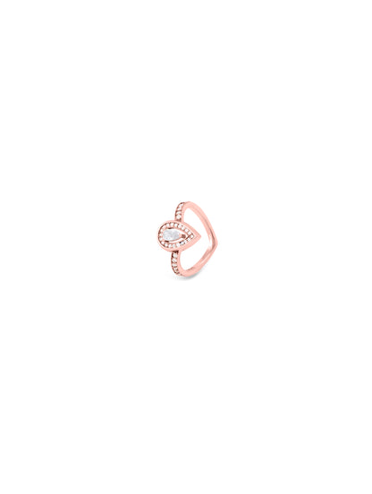 Drop-shaped rose gold ring with solitaire stone — timeless jewelry piece.