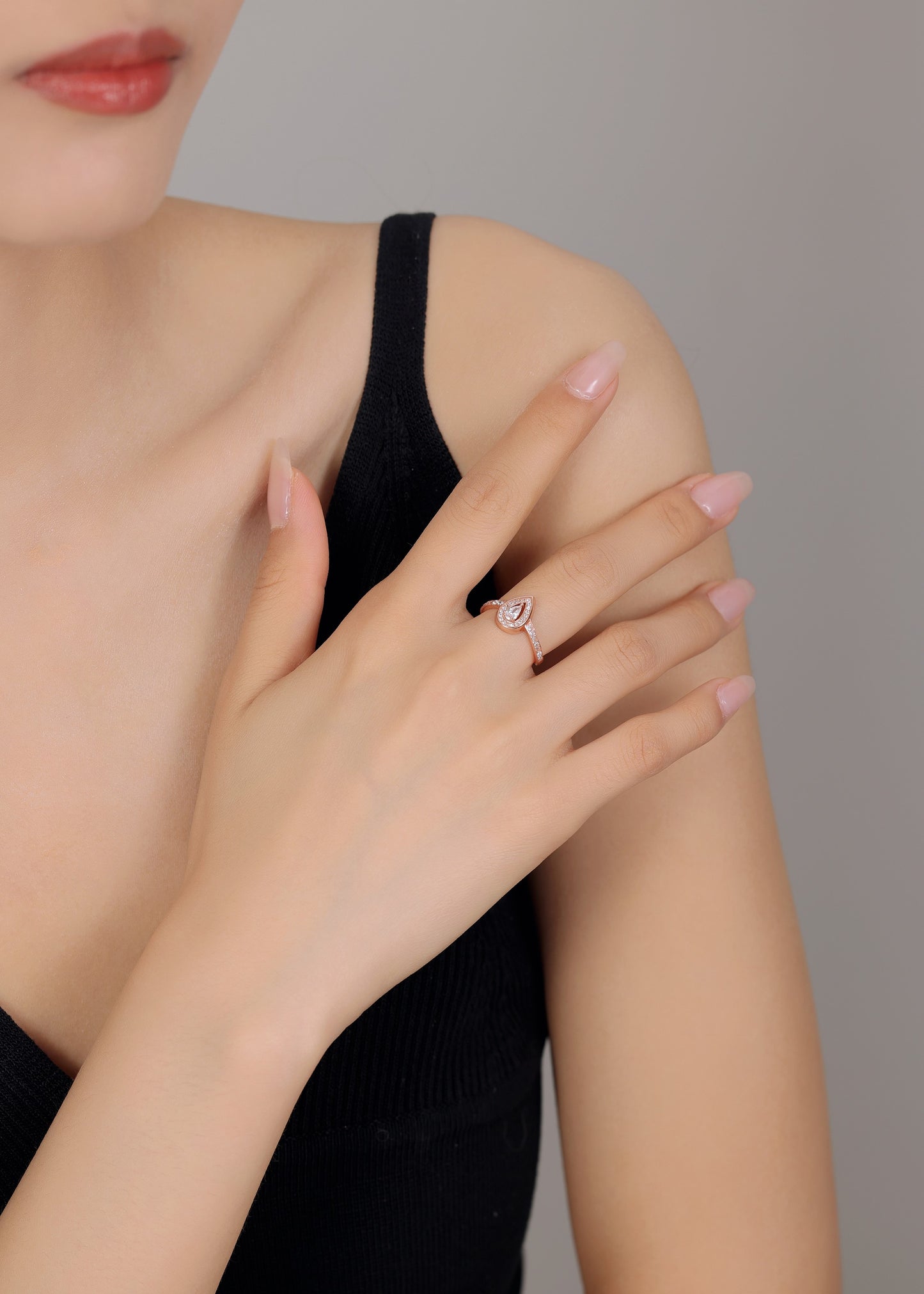 Elegant rose gold ring with shimmering white zircon stone — perfect for women.