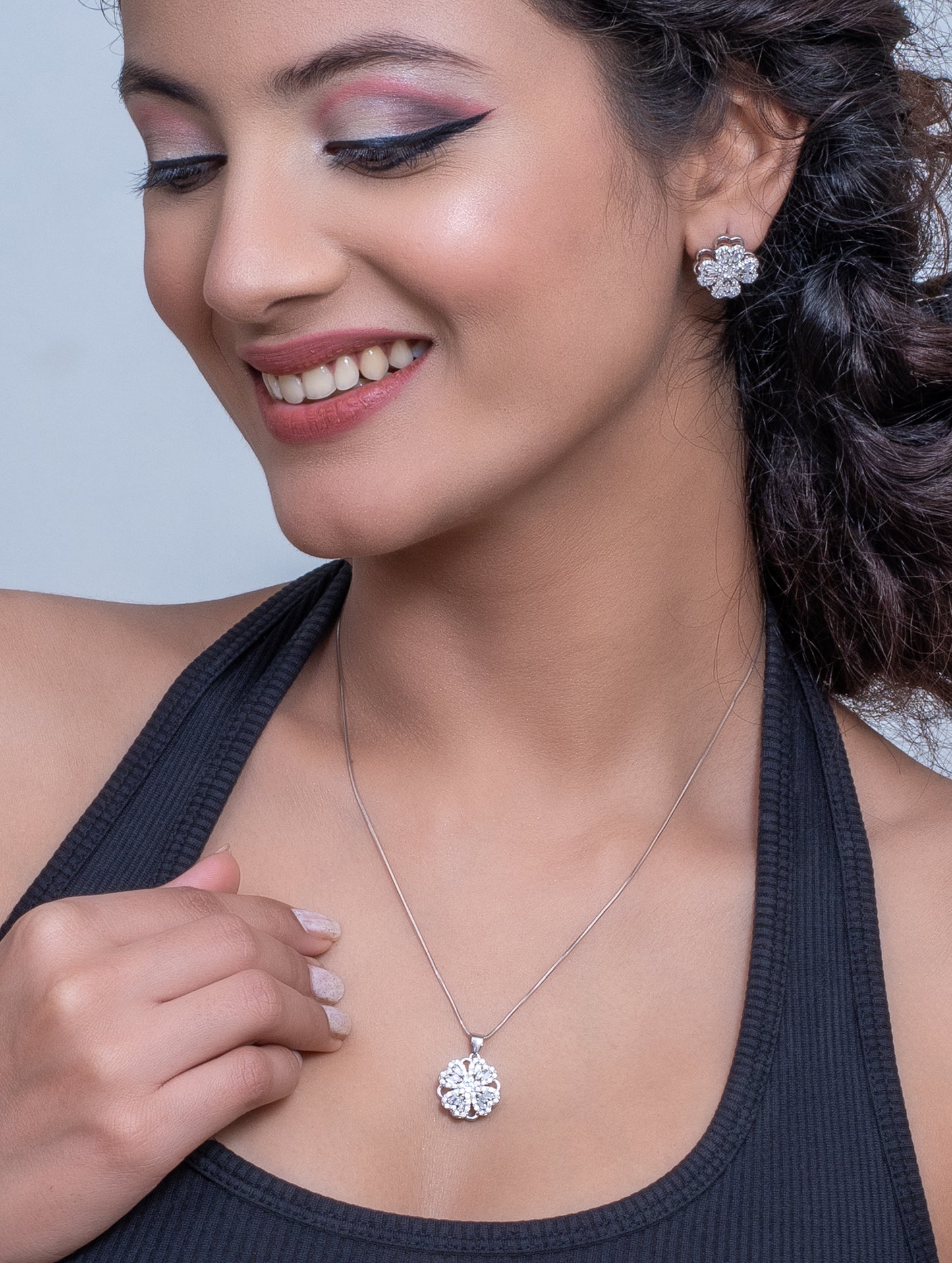 Silver Flower Pendant Set with Zircons – Elegant & Meaningful Jewelry for Women