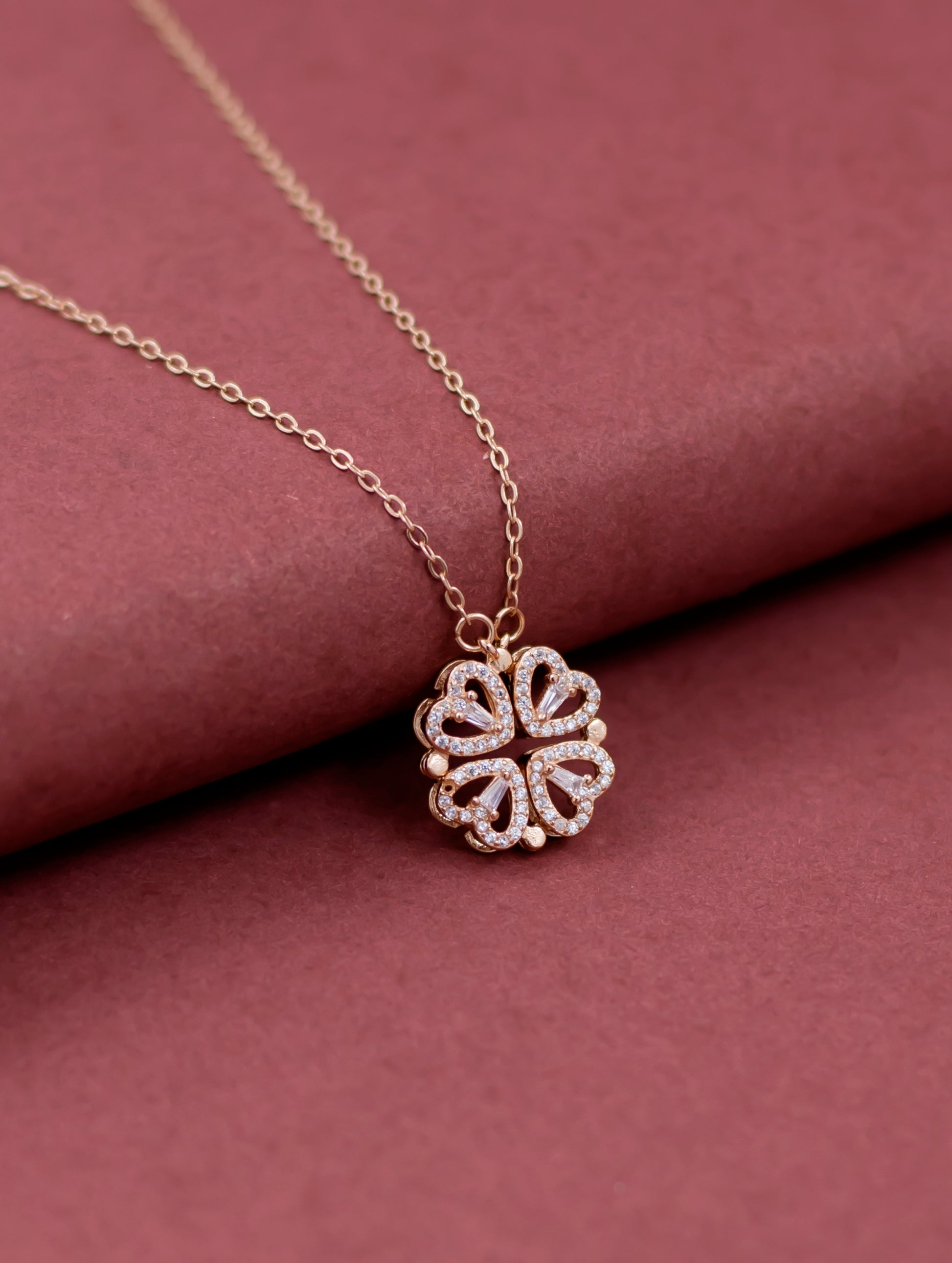 Magnetic charm silver chain with white Swarovski zircon pendant.