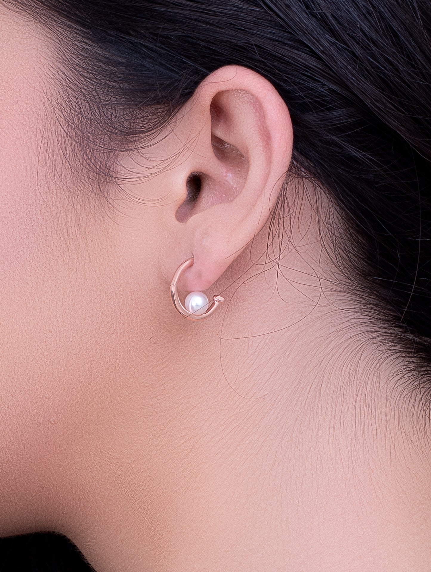 Lightweight curve silver earrings with pearl — perfect gift for her.