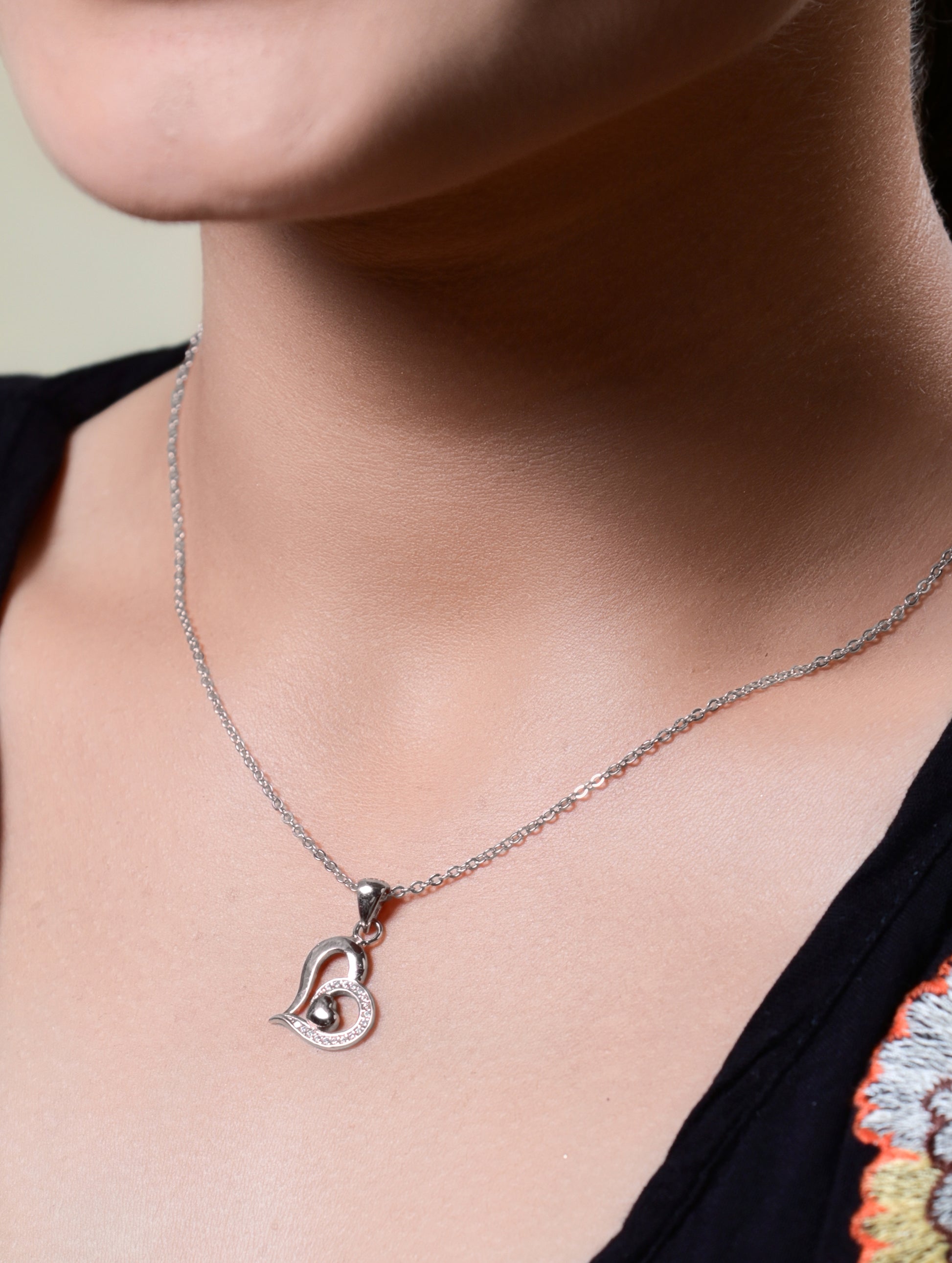 “Timeless silver heart jewelry set for women”