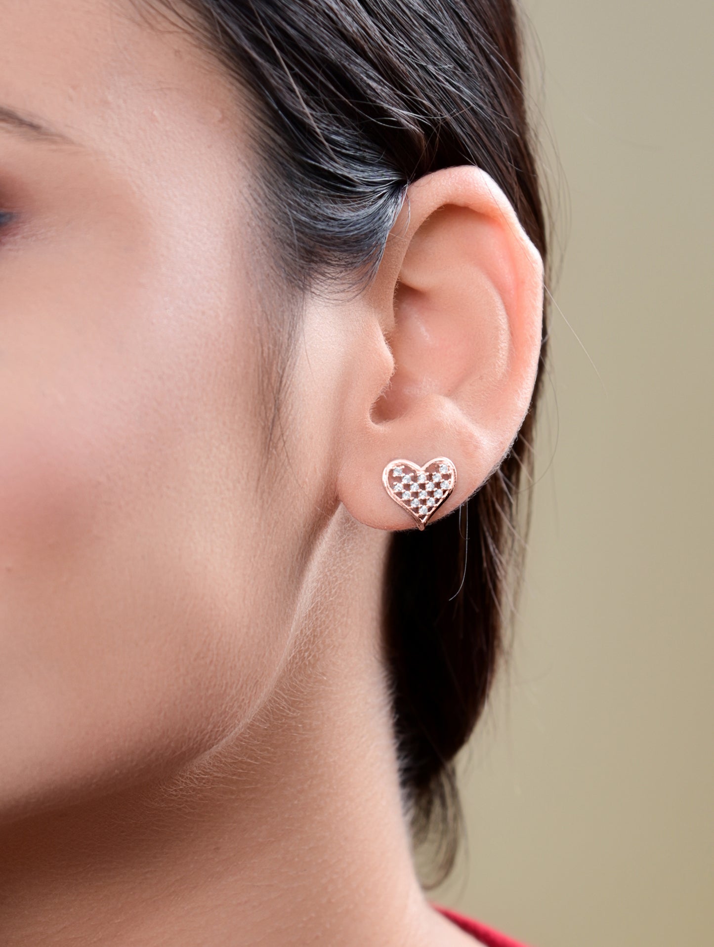 Heart pendant in rose gold symbolizing love and affection, paired with matching earrings.