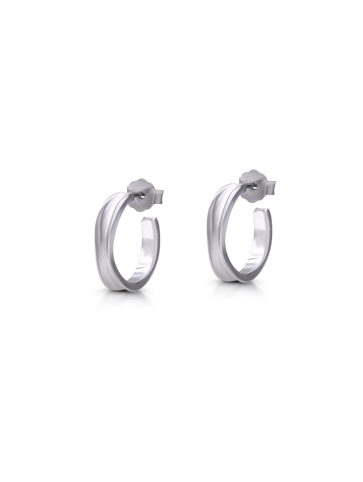 Lightweight silver Bali earrings with polished finish.