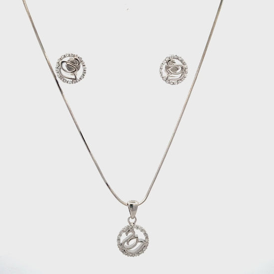 Silver swan pendant and chain set — perfect gift for her, elegant and timeless.