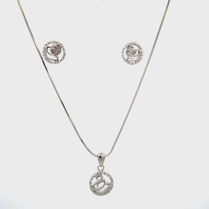 Silver swan pendant and chain set — perfect gift for her, elegant and timeless.