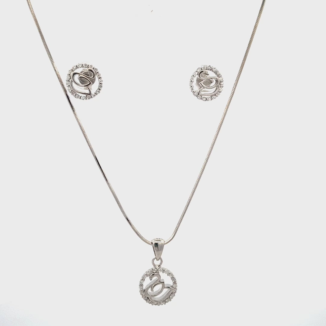 Silver swan pendant and chain set — perfect gift for her, elegant and timeless.
